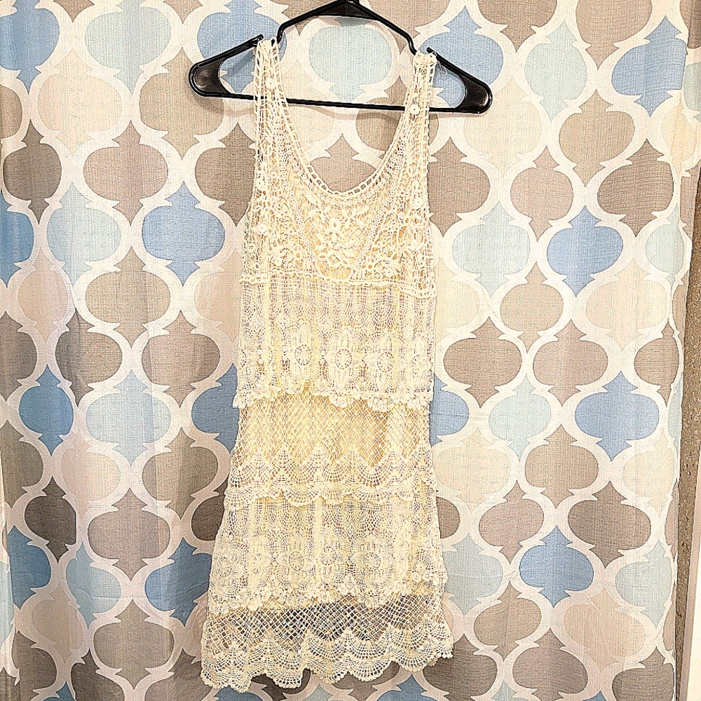 American Eagle lace dress